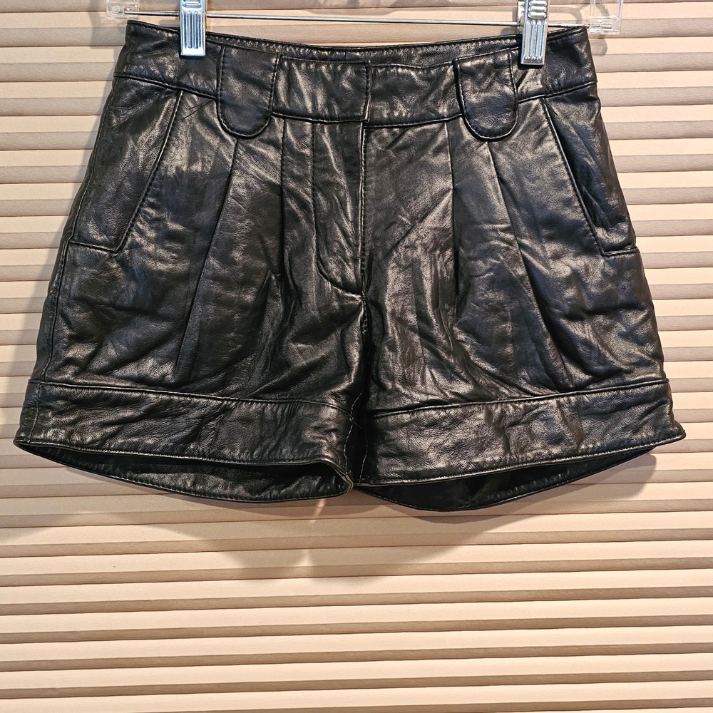 Mike & Chris Black Lambskin Leather Pleated Shorts Cuffed Size 0 Style 8787‎